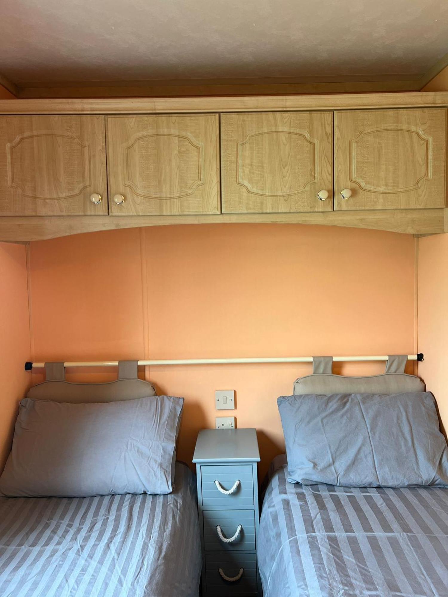Light And Airy 2 Bedroom Mobile Home Абъристуит Екстериор снимка