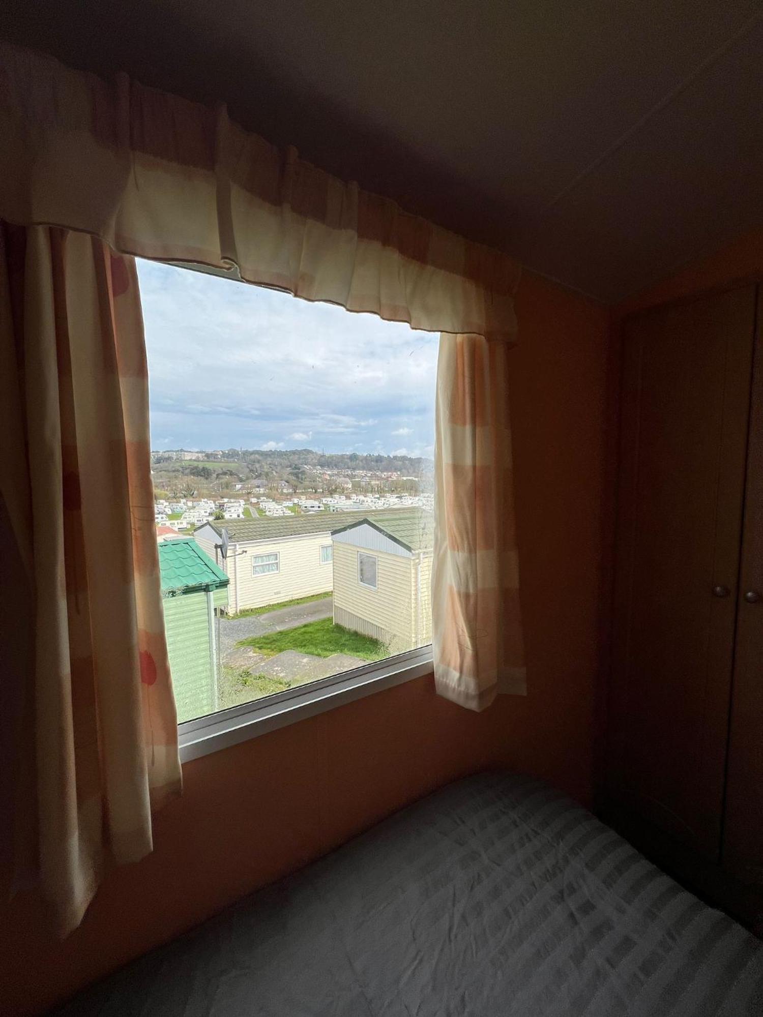 Light And Airy 2 Bedroom Mobile Home Абъристуит Екстериор снимка
