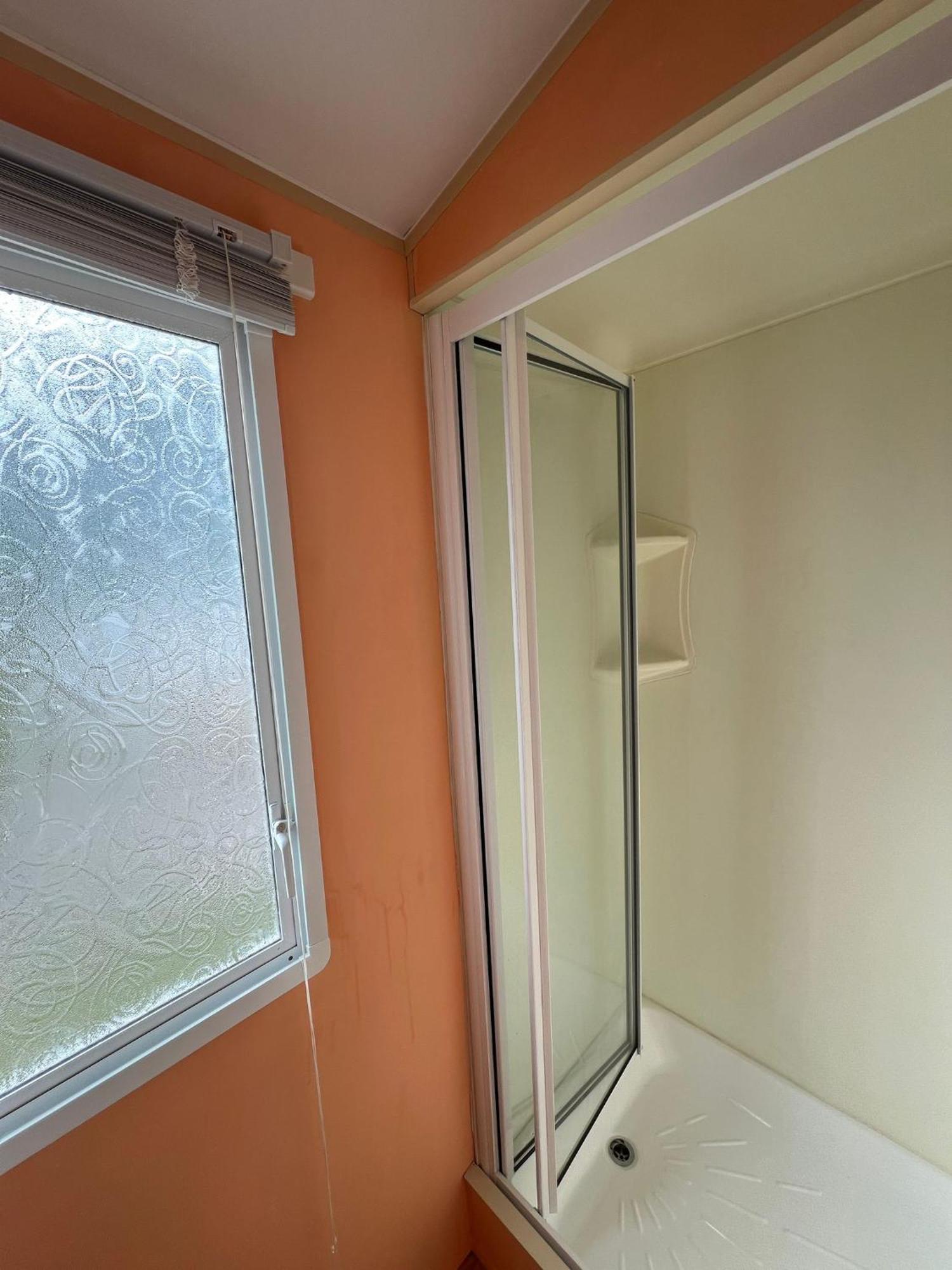 Light And Airy 2 Bedroom Mobile Home Абъристуит Екстериор снимка
