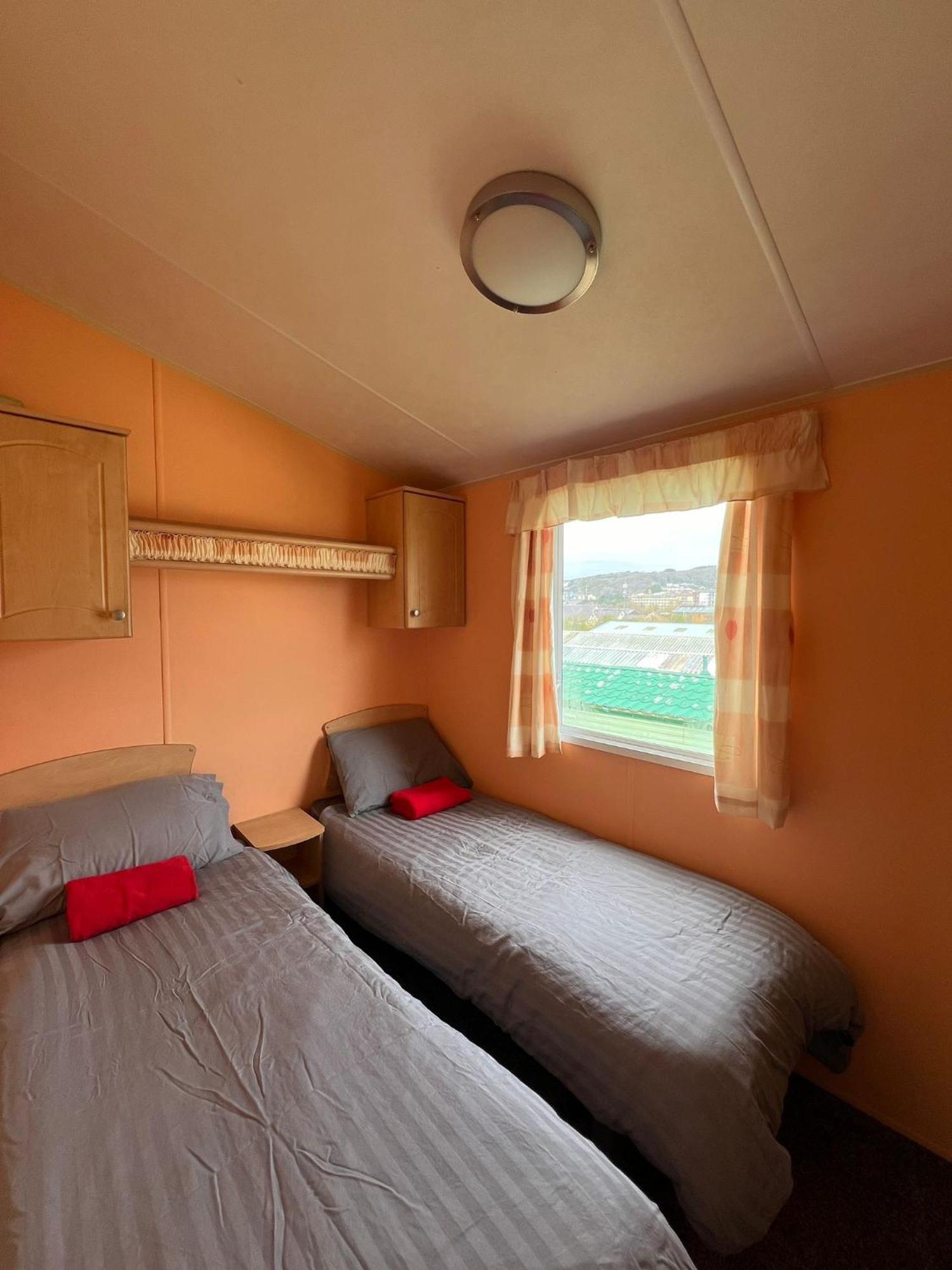 Light And Airy 2 Bedroom Mobile Home Абъристуит Екстериор снимка