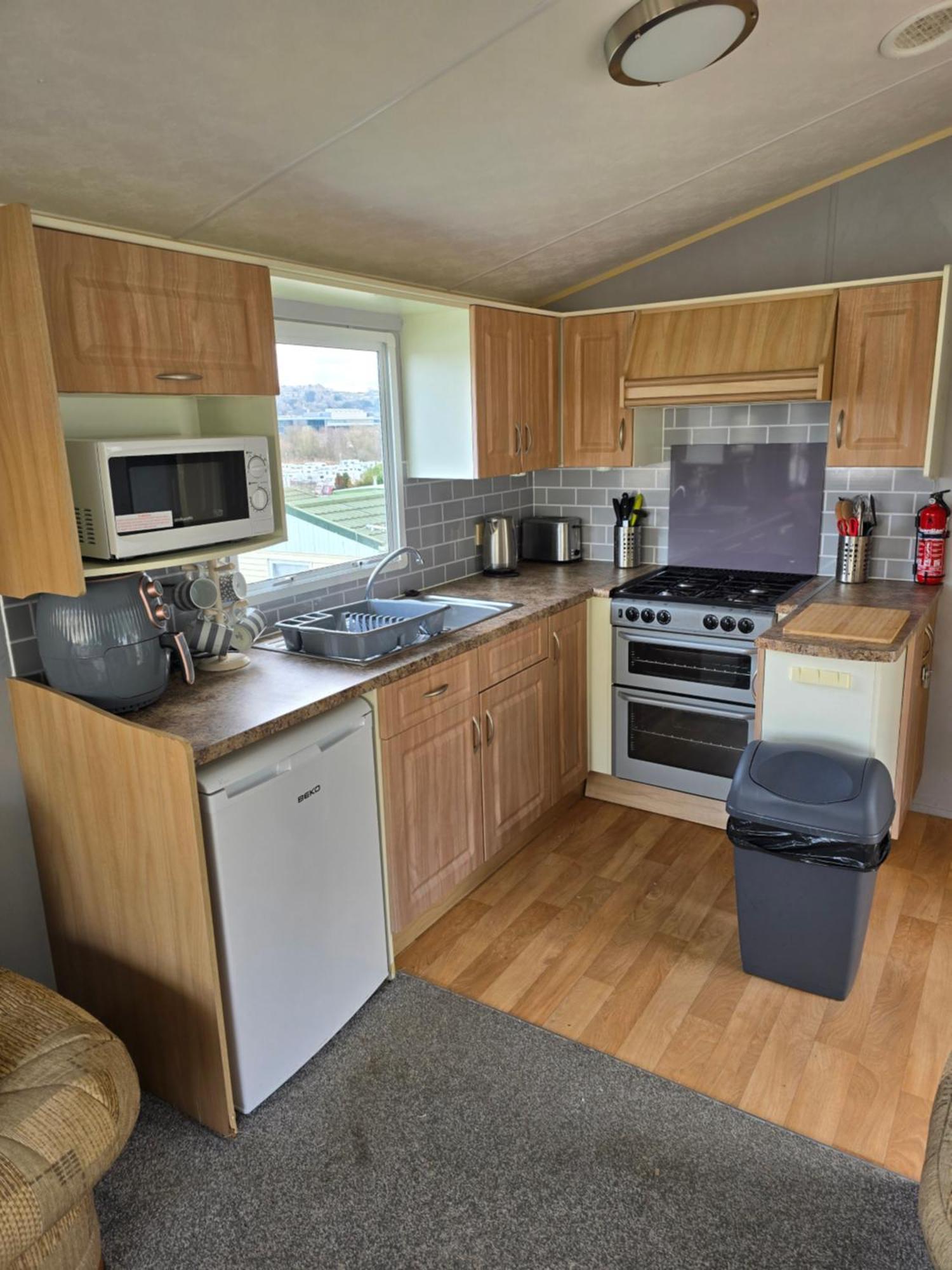 Light And Airy 2 Bedroom Mobile Home Абъристуит Екстериор снимка