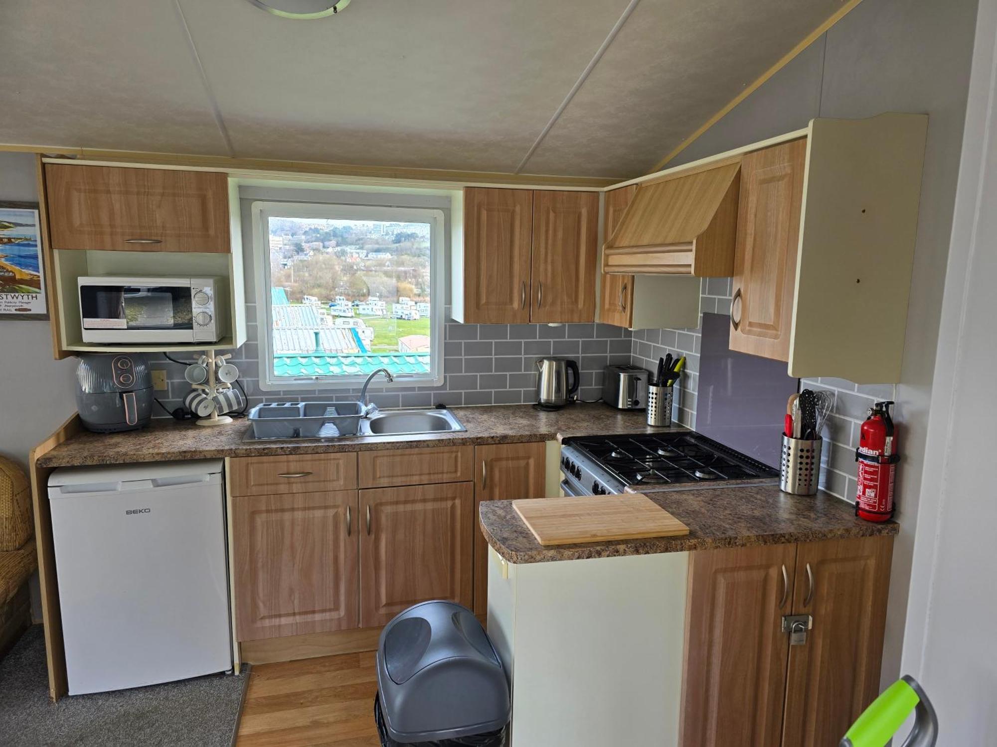 Light And Airy 2 Bedroom Mobile Home Абъристуит Екстериор снимка