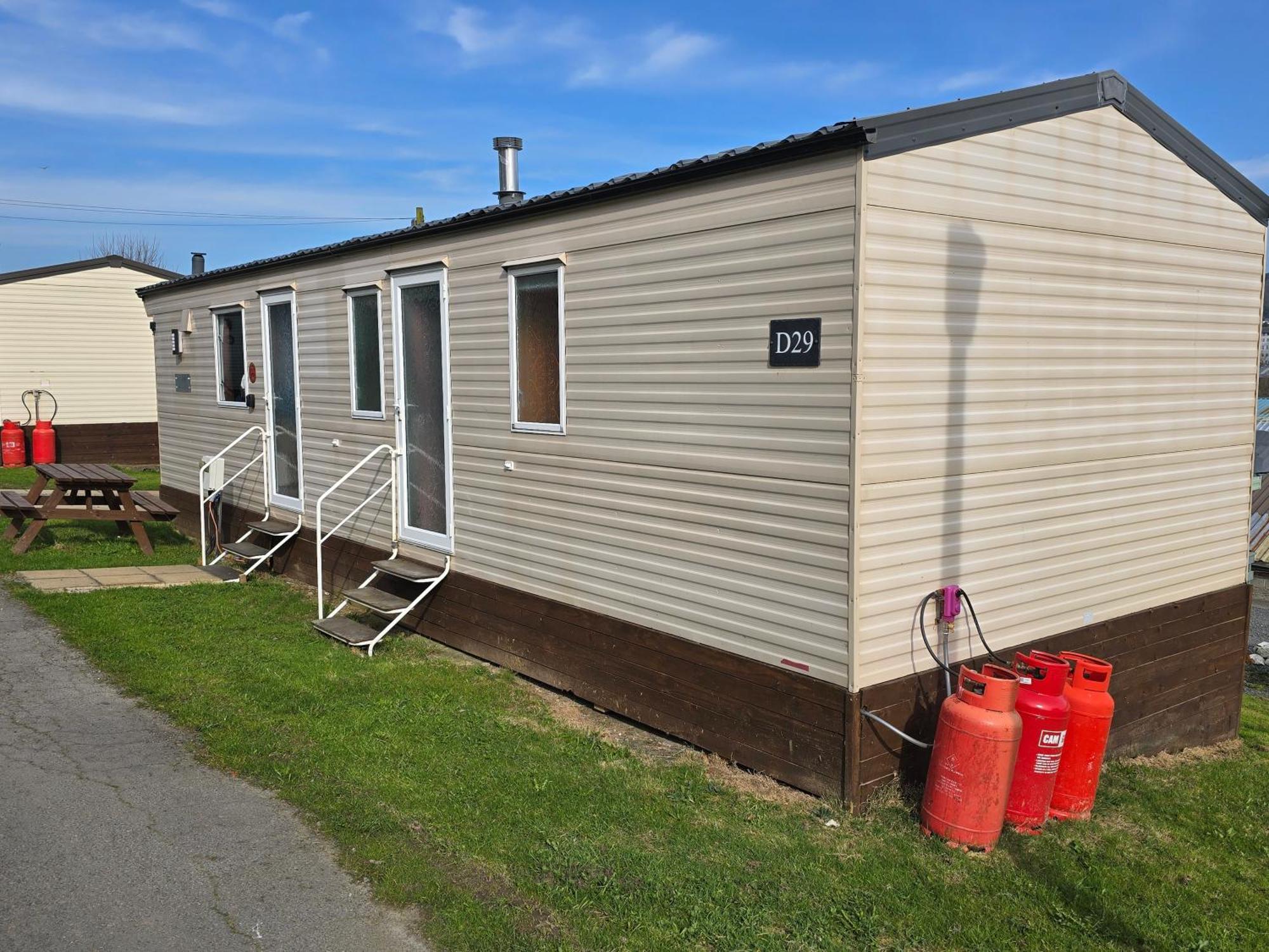 Light And Airy 2 Bedroom Mobile Home Абъристуит Екстериор снимка